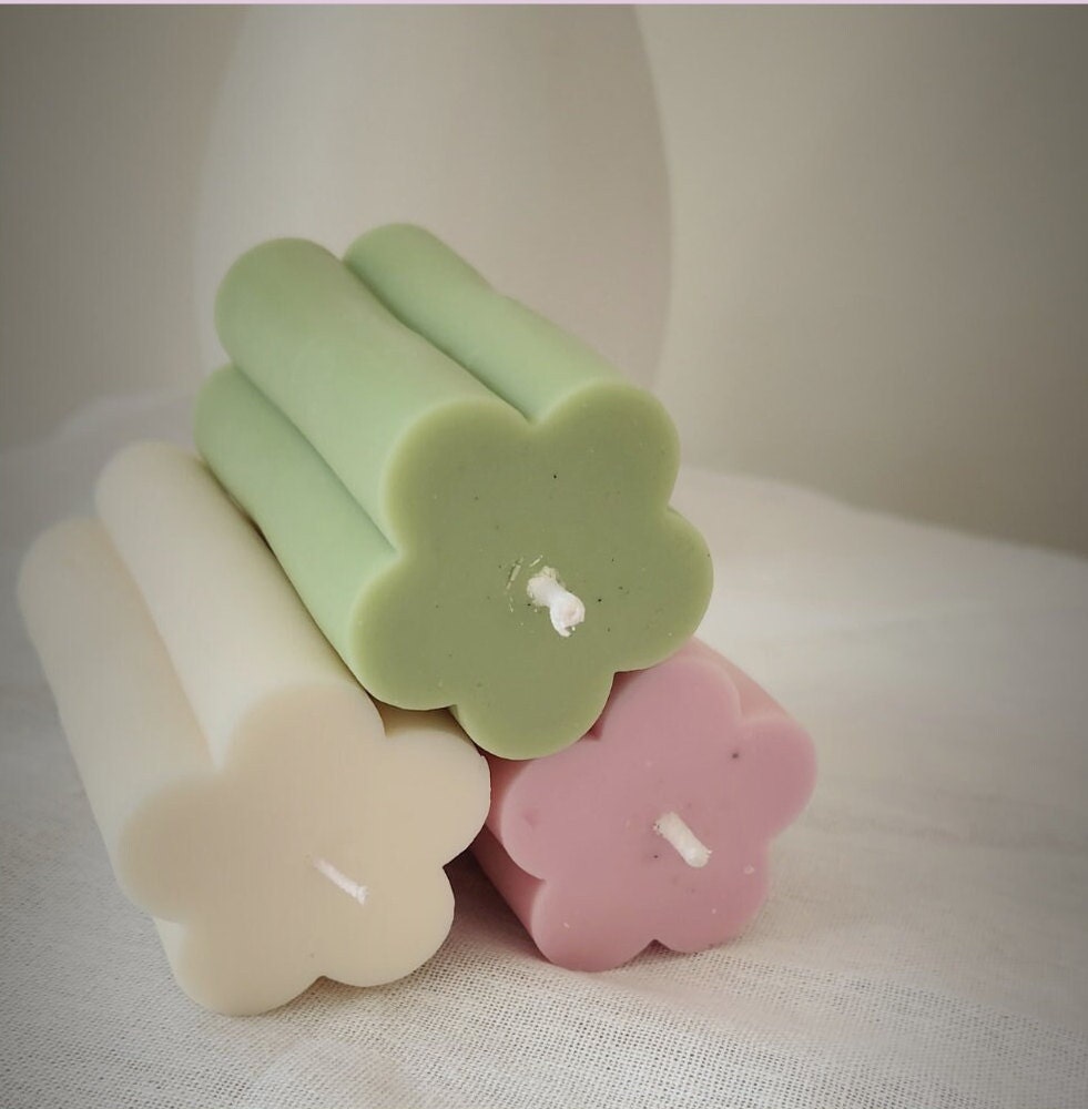 Daisy Flower Pillar Candle