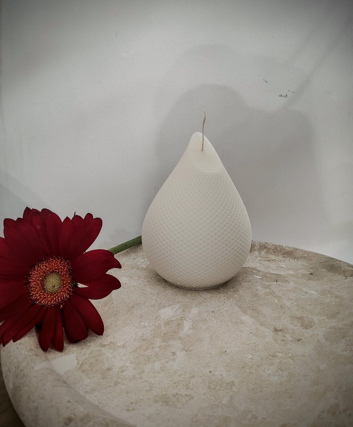 Tear drop mesh soy candle