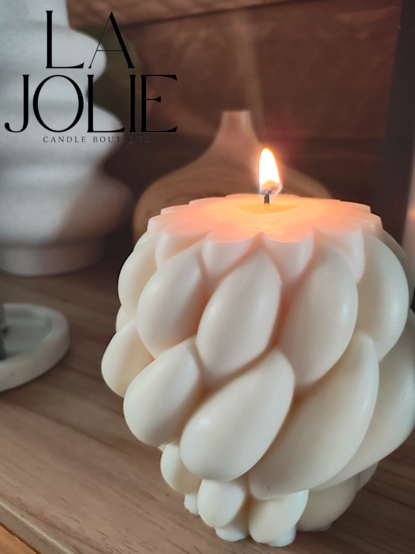 Large Twisted Knot Candle