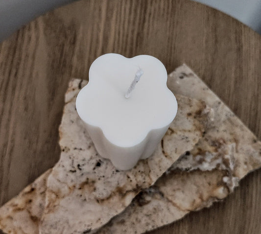 Daisy Flower Pillar Candle